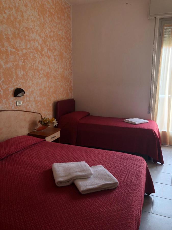 Hotel Serenella Vintage Rimini Buitenkant foto