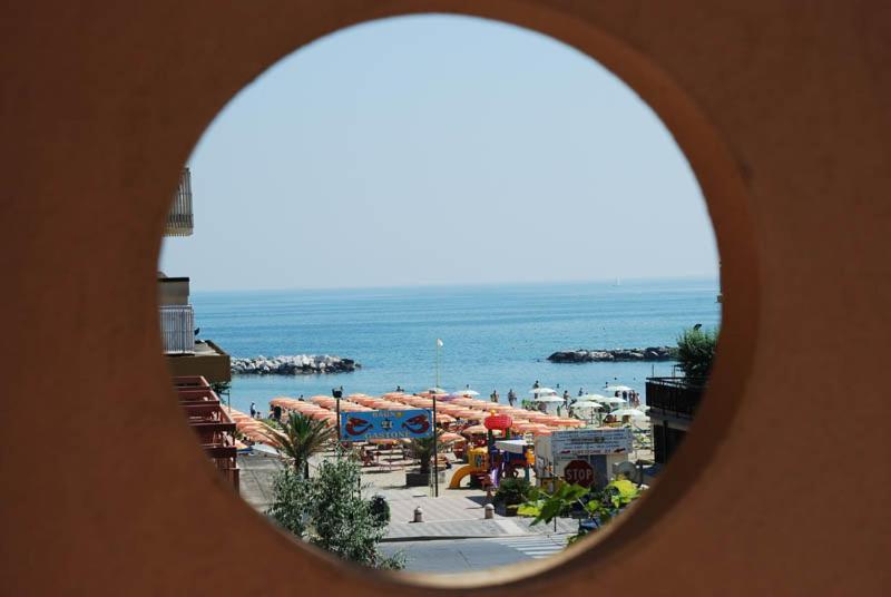Hotel Serenella Vintage Rimini Buitenkant foto